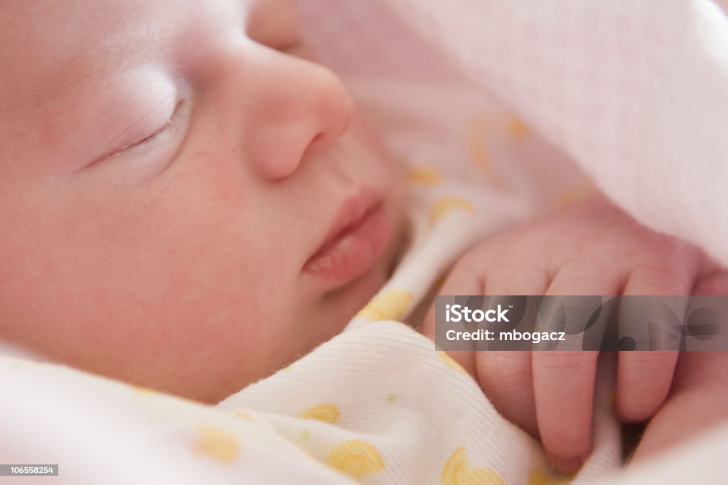 New Born Baby Girl- foco suave - Foto de stock de Acostado libre de derechos