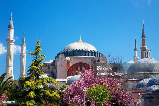 Museo De Hagia Sophia En Estambul Turquía Foto de stock y más banco de imágenes de Aire libre - Aire libre, Ajardinado, Arquitectura