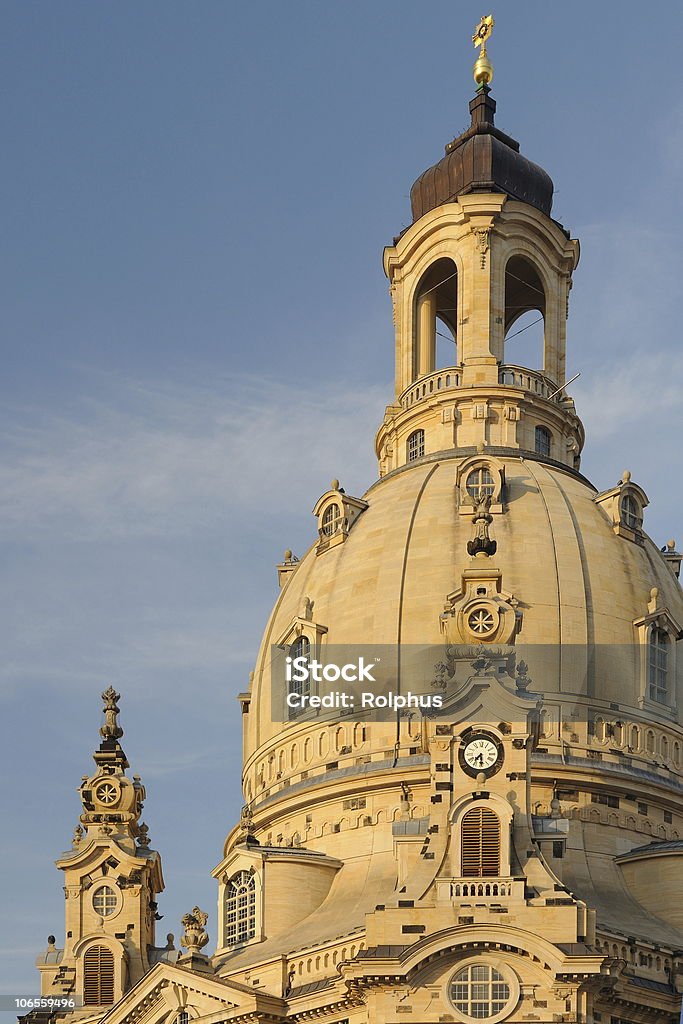 Dresden 교회 합ㄴ다 성녀 상부형 전에 해질녘까지 금요일이요 - 로열티 프리 0명 스톡 사진