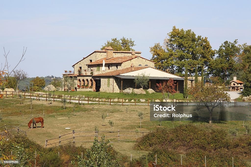 Granja toscana en otoño - Foto de stock de Agricultura libre de derechos