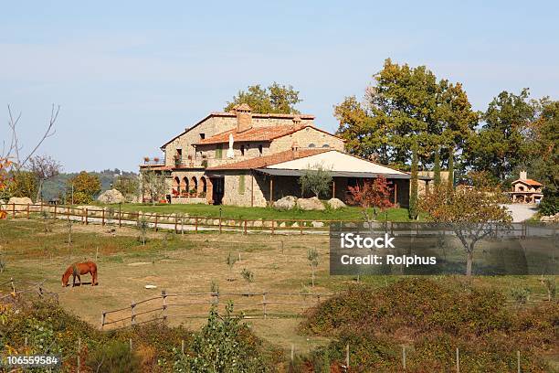 Foto de Toscana Fazenda No Outono Nos Eua e mais fotos de stock de Acaso - Acaso, Agricultura, Azul