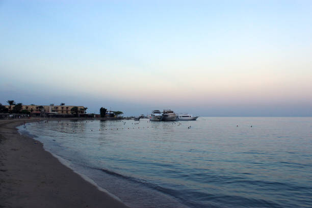 bay and boats on the water. resort on the red sea coast,  egypt - safaga imagens e fotografias de stock