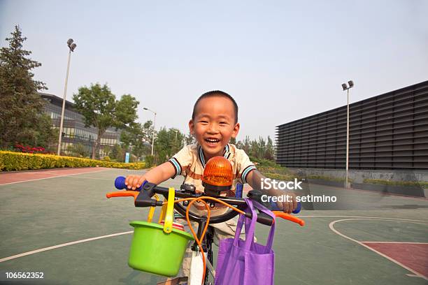 Foto de Menino Asiático Bicicleta e mais fotos de stock de Alegria - Alegria, Bicicleta, Brincalhão