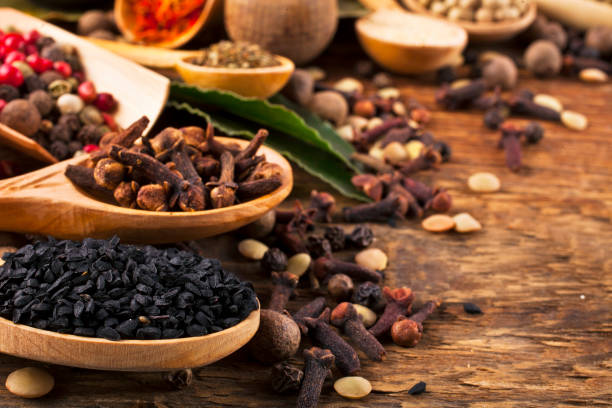 différentes épices - clou de girofle cuisine photos et images de collection