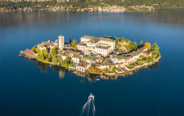istock Island on an italian lake 1065659512