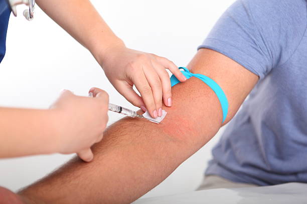 grippe, la vaccination plan - cold and flu vaccination injecting aids photos et images de collection