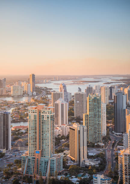 luftbild von der gold coast - melbourne skyline city australia stock-fotos und bilder