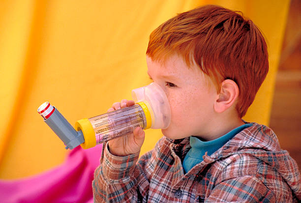 inalador - asthma inhaler - fotografias e filmes do acervo