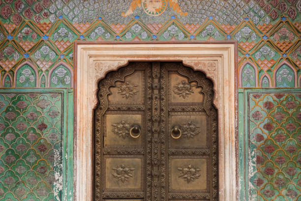 istock Indian Painted Door in Jaipur 1065775798