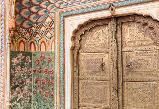 istock Indian Painted Door in Jaipur 1065775924