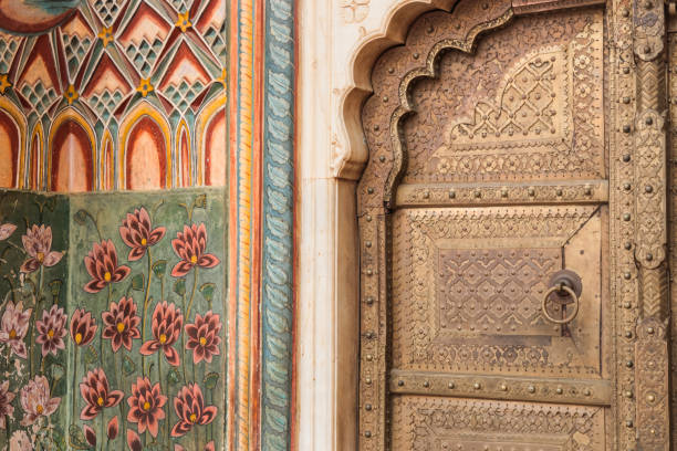 istock Indian Painted Door in Jaipur 1065776666