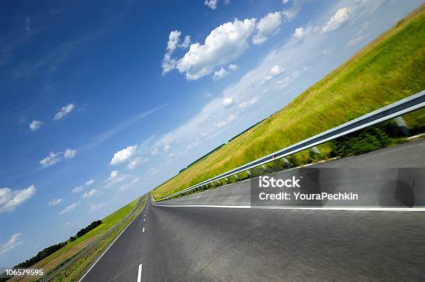 Foto de De Viagem Road e mais fotos de stock de Autoestrada - Autoestrada, Campo, Cena Não-urbana