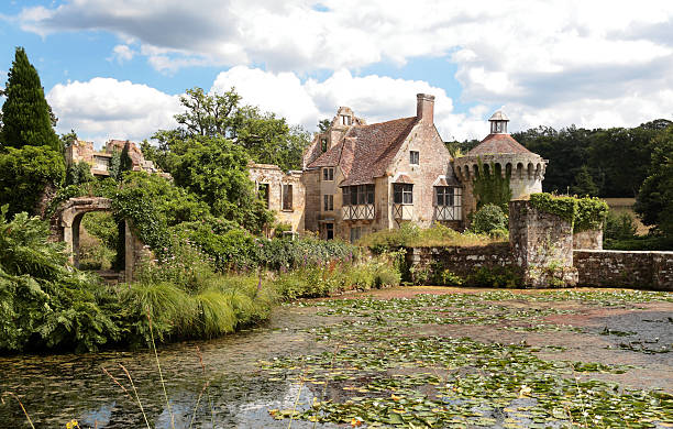 scotney старый замок, кент, англия - scotney castle kent england uk стоковые фото и изображения