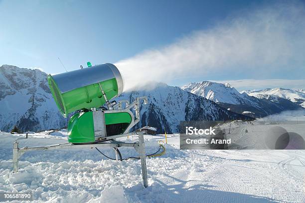 Beschneiungsanlage Maschine Stockfoto und mehr Bilder von Kälte - Kälte, Künstlich, Alpen