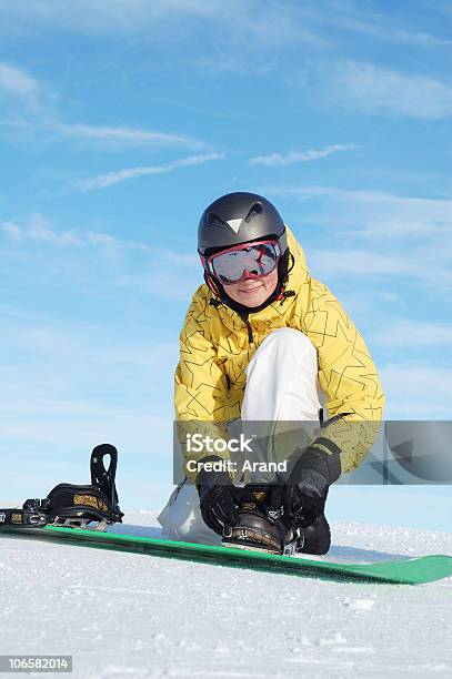 スノーボーダーの若い女性 - ウィンタースポーツのストックフォトや画像を多数ご用意 - ウィンタースポーツ, エクストリームスポーツ, オーストリア