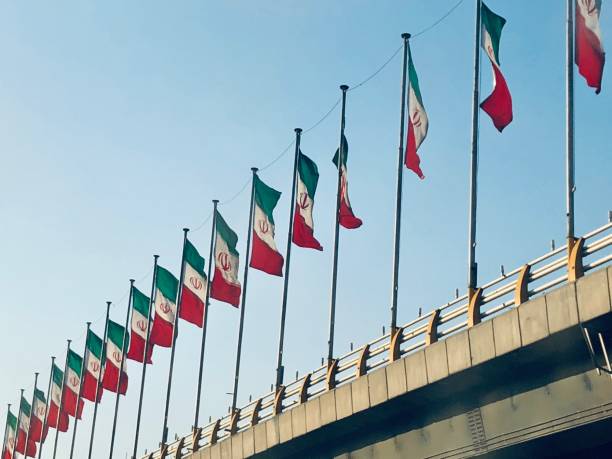 irańskie flagi na moście - iranian flag zdjęcia i obrazy z banku zdjęć