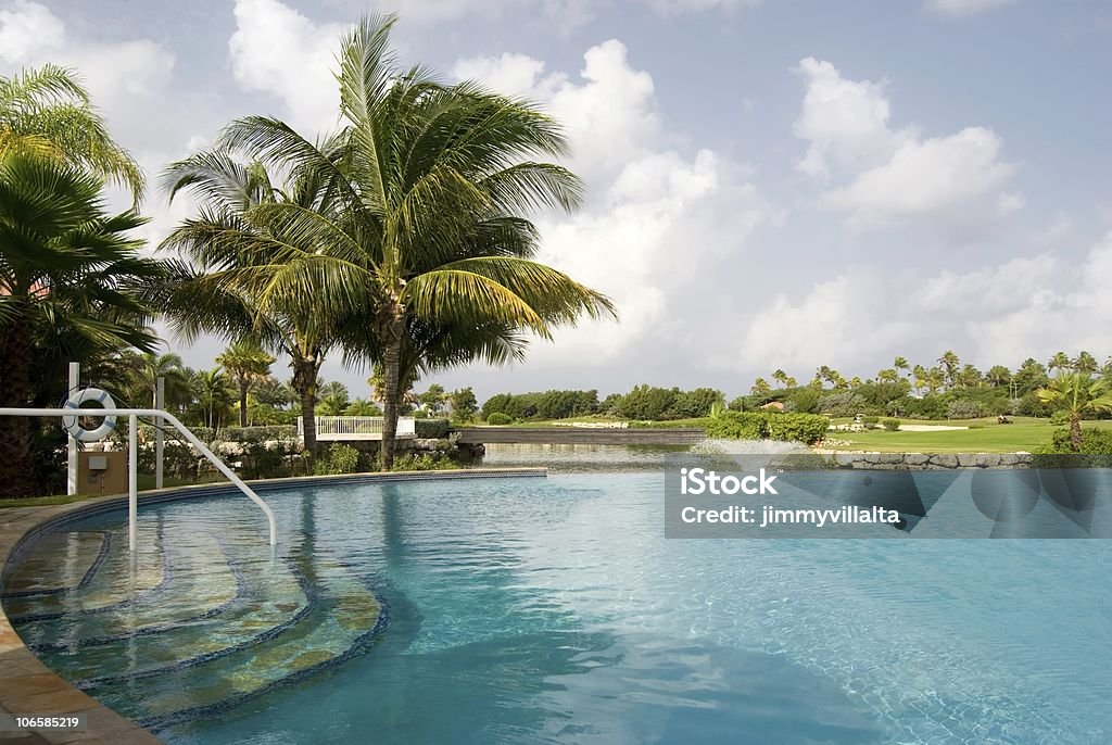 Панорамный бассейн курорта - Стоковые фото Аруба роялти-фри