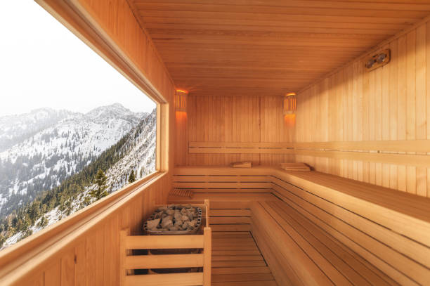 sauna com vista para a montanha nevado - bench winter snow mountain - fotografias e filmes do acervo