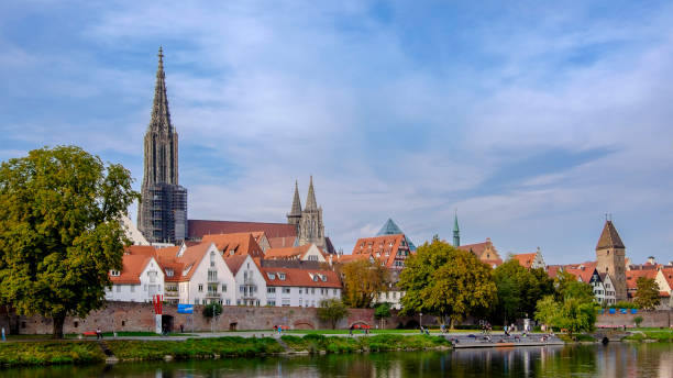 Ulm (Baden-Württemberg, Germany) Ulm seen from the Danube riverbank. The city, located in the federal state of Baden-Württemberg, is rich in beautiful historic buildings from the late Middle Ages / renaissance. People on riverbank. ulm minster stock pictures, royalty-free photos & images