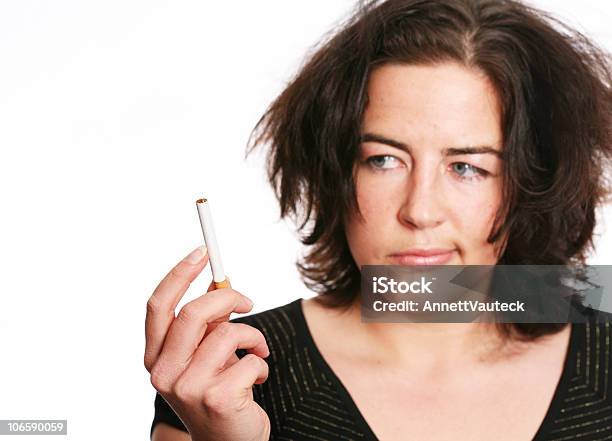 Não É Possível Parar De Fumar - Fotografias de stock e mais imagens de 20-29 Anos - 20-29 Anos, Adulto, Cabelo castanho