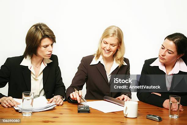 Trabajo En Equipo Foto de stock y más banco de imágenes de 20 a 29 años - 20 a 29 años, Adulto, Adulto joven