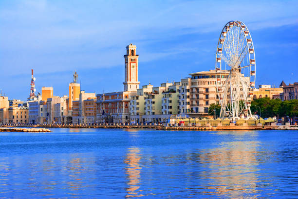 bari, apulien, italien: bari, apulien, italien: großes riesenrad am wasser - as bari stock-fotos und bilder