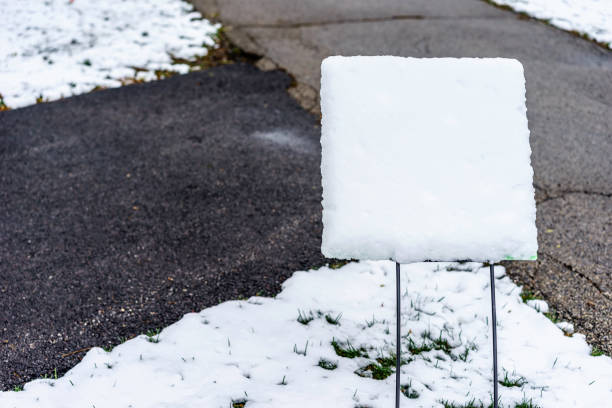 istock Snowy sign by park paths 1065918160