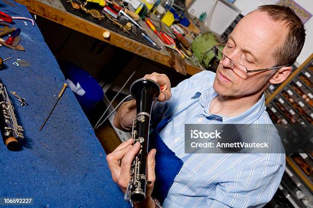 Fabricante De Instrumentos Serie Foto de stock y más banco de imágenes de 40-49 años - 40-49 años, 50-59 años, Adulto