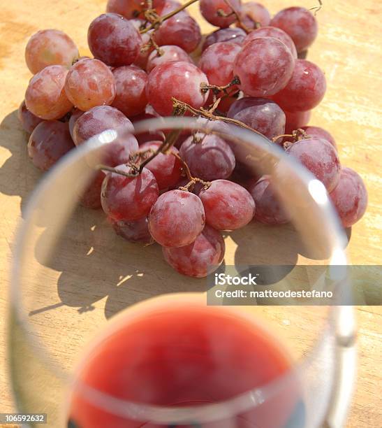 Uva E Vino - Fotografie stock e altre immagini di Alchol - Alchol, Bibita, Bicchiere da vino