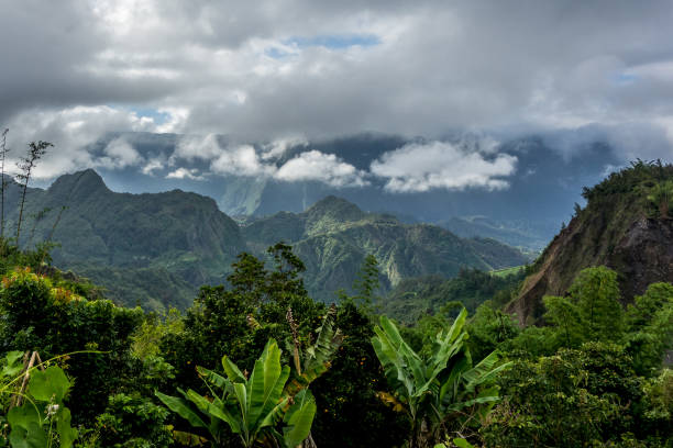 cirque de salazie nell'isola di la reunion - territori francesi doltremare foto e immagini stock