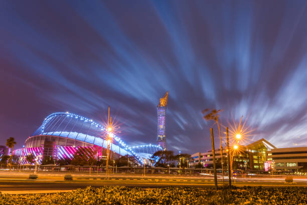 torch hotel in nacht doha qatar - qatar football stockfoto's en -beelden