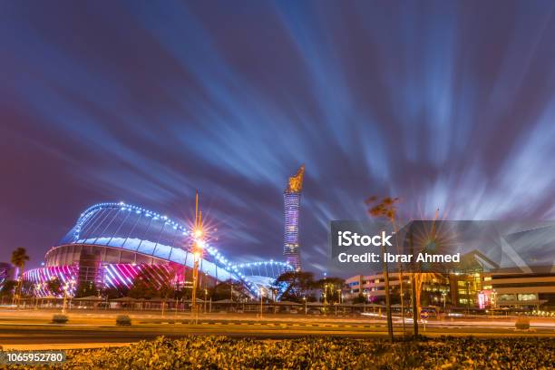 Foto de Hotel De Tocha Em Noite Doha Qatar e mais fotos de stock de Qatar - Qatar, Evento de futebol internacional, Estádio