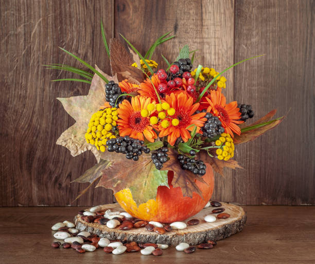 カボチャの花瓶の花のブーケ。 - bouquet flower autumn vase ストックフォトと画像