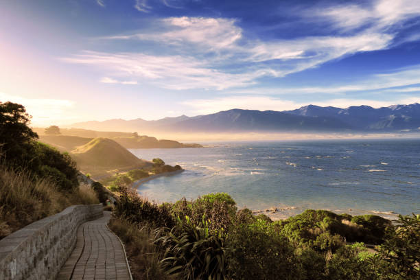 ニュージーランド南島で遠隔地の風光明媚な旅行自然風景。 - marlborough region zealand new landscape ストックフォトと画像