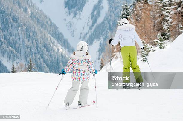 Foto de Aula De Esqui e mais fotos de stock de Descida livre - Descida livre, Esqui - Equipamento esportivo, Esqui - Esqui e snowboard