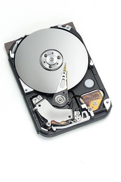 ouvert de disque dur unité de dessus en biais - open harddisk photos et images de collection