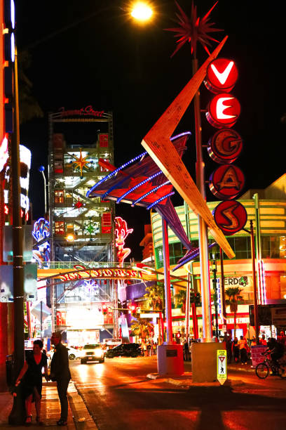 the fremont street experience - welcome to fabulous las vegas sign fotos imagens e fotografias de stock