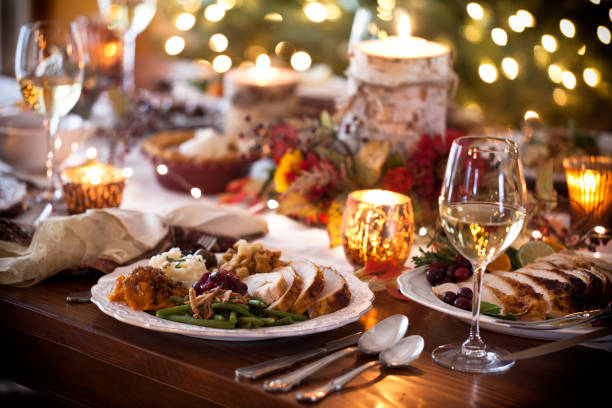 thanksgiving kalkoen diner - glas serviesgoed fotos stockfoto's en -beelden