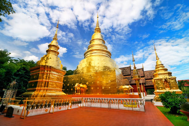 wat phra singh tempel, chiang mai - wat phra sing stock-fotos und bilder