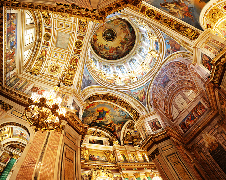 San Petersburgo, Rusia - 05 de agosto de 2018: Detalle del interior de la Catedral de San Isaac o Isaakievskiy Sobor photo