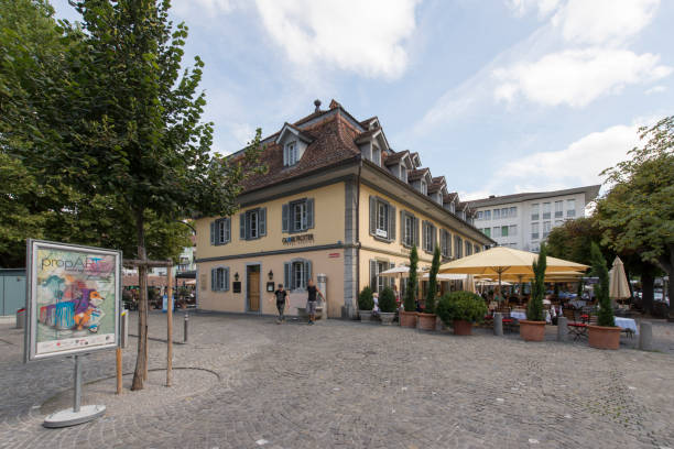 центр тун, швейцария - berne berne canton aare river switzerland стоковые фото и изображения