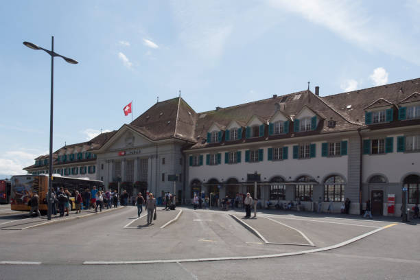 тунский вокзал, швейцария - berne berne canton aare river switzerland стоковые фото и изображения