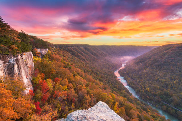 New River Gorge, West Virginia, USA New River Gorge, West Virginia, USA autumn morning landscape at the Endless Wall. appalachian mountains stock pictures, royalty-free photos & images