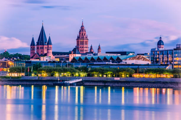 cityscape of Mainz in the blue hour with Mainzer Dom Mainz cityscape in the blue hour in the evening light with cathedral, Dom of Mainz blue hour twilight photos stock pictures, royalty-free photos & images