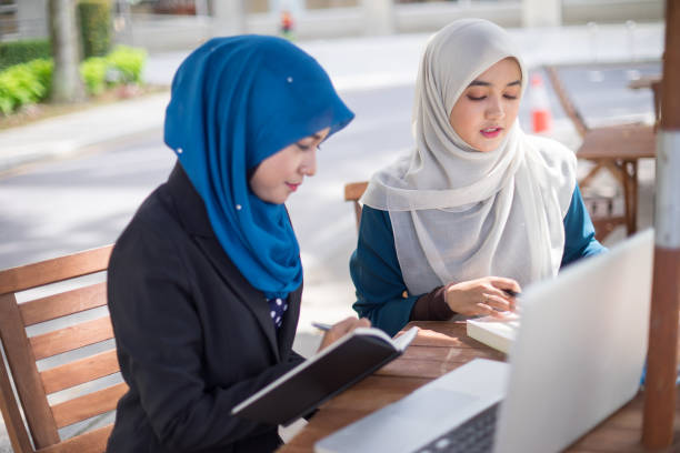 istock Dynamic Muslim businesswomen 1066223050