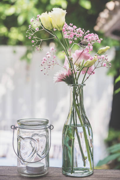 istock Wedding Flower Arrangement 1066229640