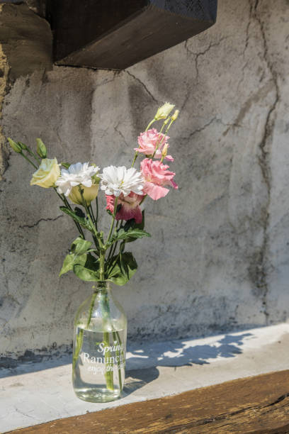 istock Wedding Flower Arrangement 1066229686