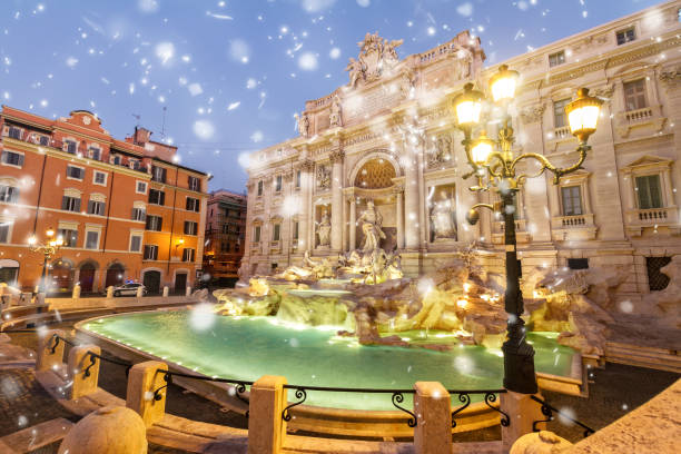 fountain di trevi w rzymie, włochy - trevi fountain rome fountain monument zdjęcia i obrazy z banku zdjęć