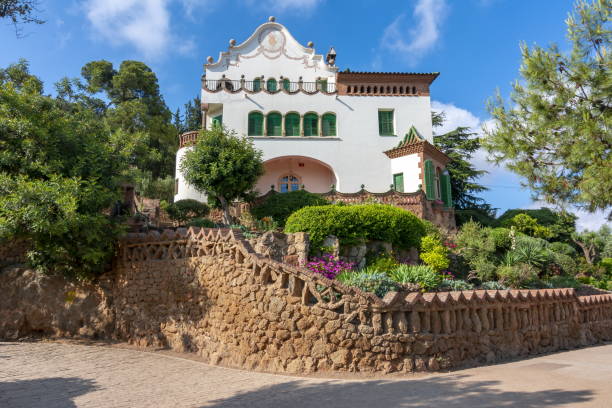 guell park, barcelona, hiszpania - antonio gaudi outdoors horizontal barcelona zdjęcia i obrazy z banku zdjęć