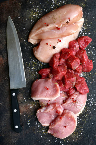 assortment of raw fresh white and red meat : chicken breast, beef and pork fillet with spices (garlic, rosemary and dried herbs) - garlic chicken breast raw chicken imagens e fotografias de stock